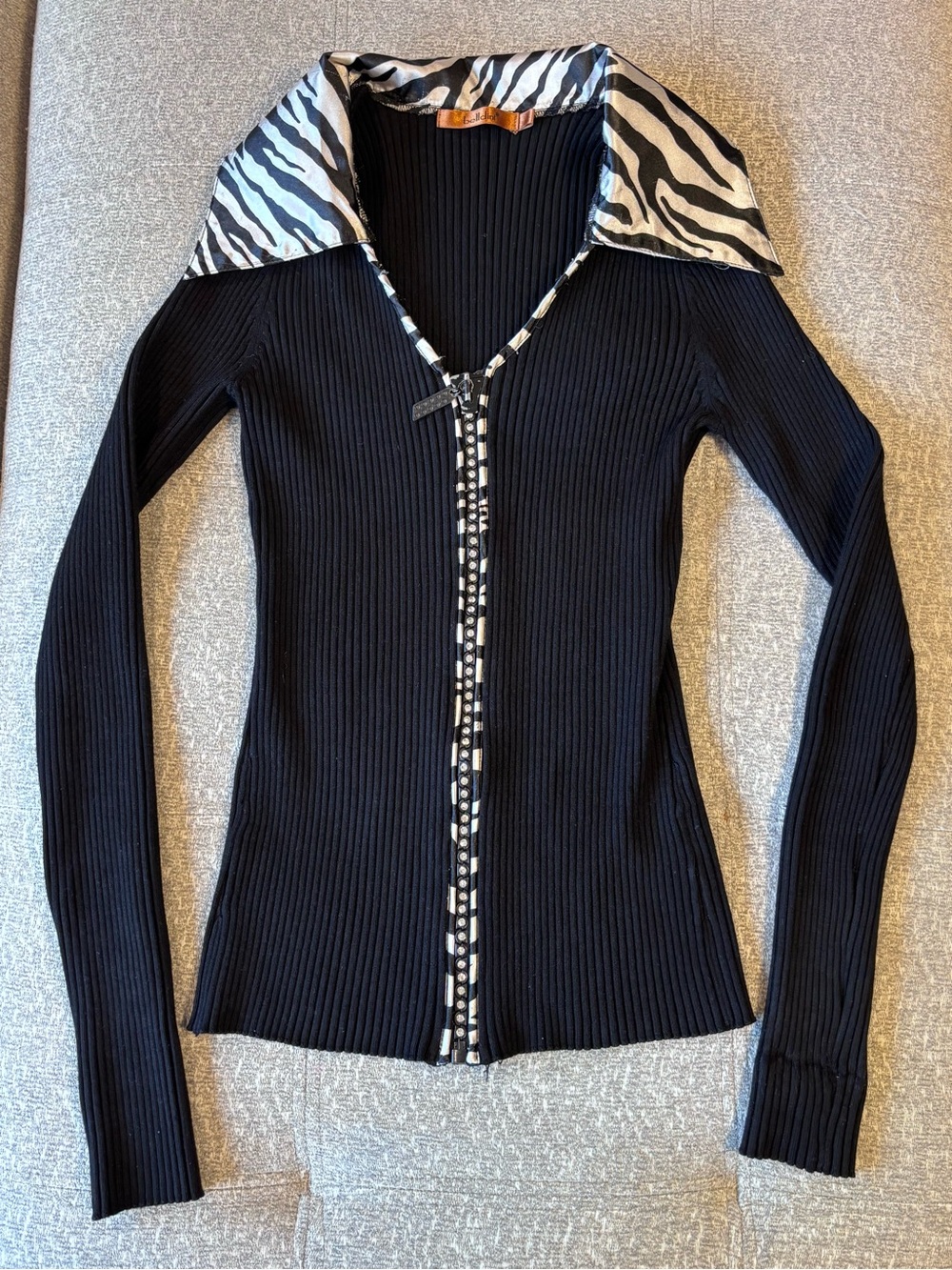🦓Zebra Flair: Vintage 90s Belldini
Rhinestone Ribbed Knit Top